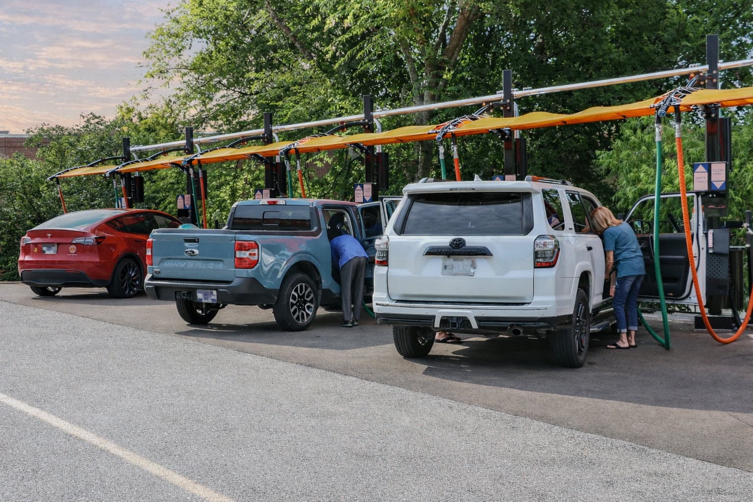 Free vacuum stations after express wash at Safari Franklin